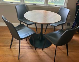 36” Table and 4 chairs