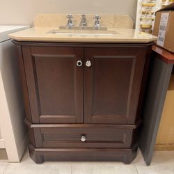 Icera RICHMOND 30" Single-Basin Vanity w/ Stone Top