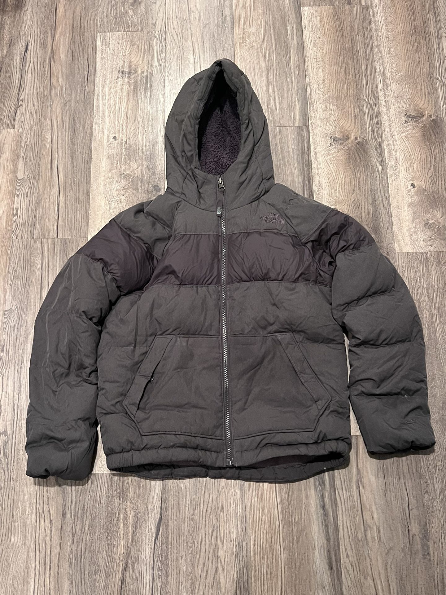 Boys North Face Black With Grey Mid Weight Winter Puffer Jacket Coat. Size M (10/12).