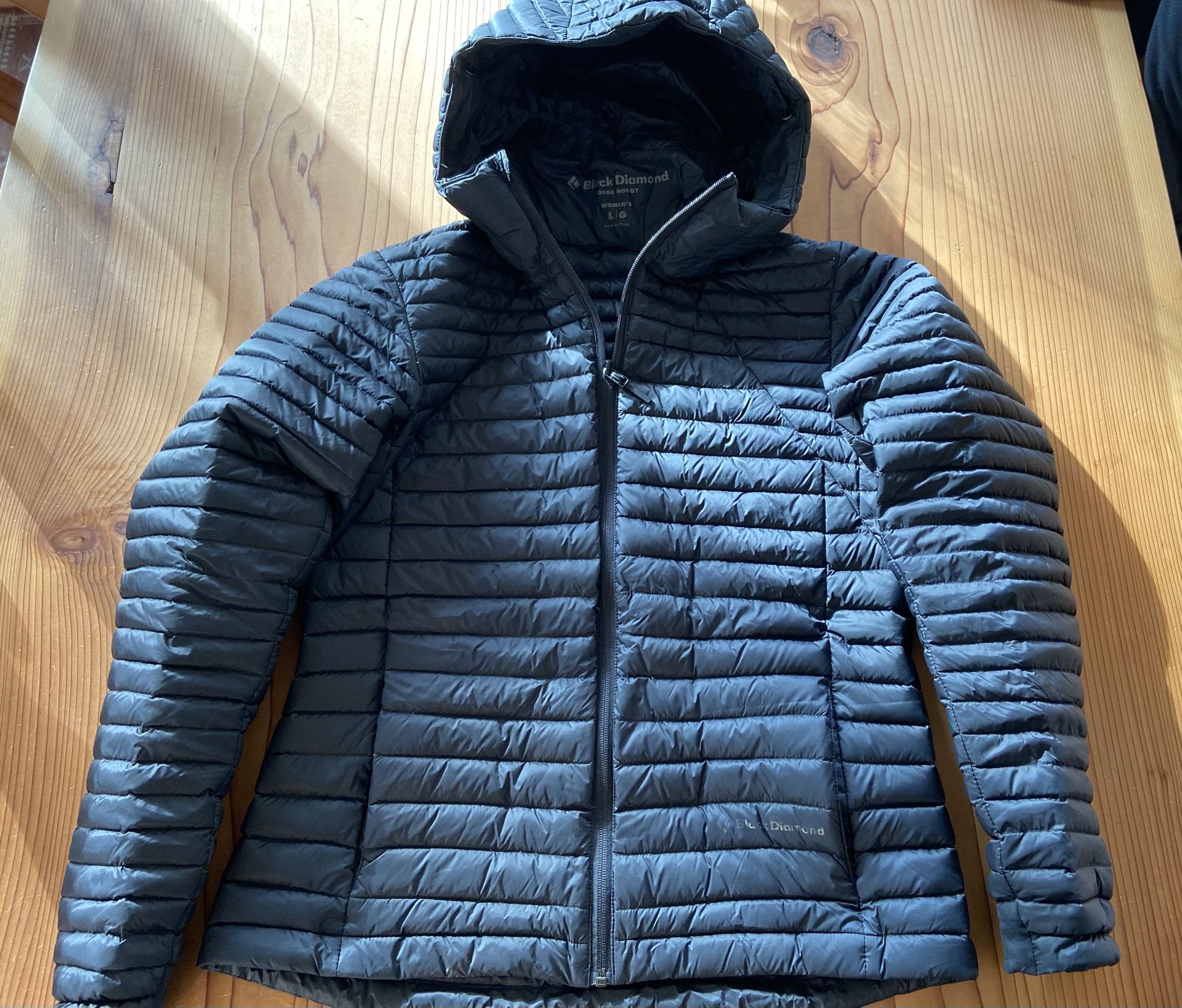 Black Diamond Women’s Forge Down Hooded Jacket (L)