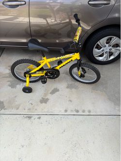 Must go boys bike training wheels