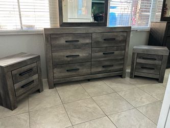 Ashley Dresser set in good condition