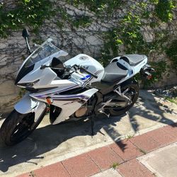 Honda 2016 CBR500R Motorcycle 