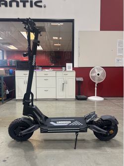 Dual-motor high-speed electric scooter