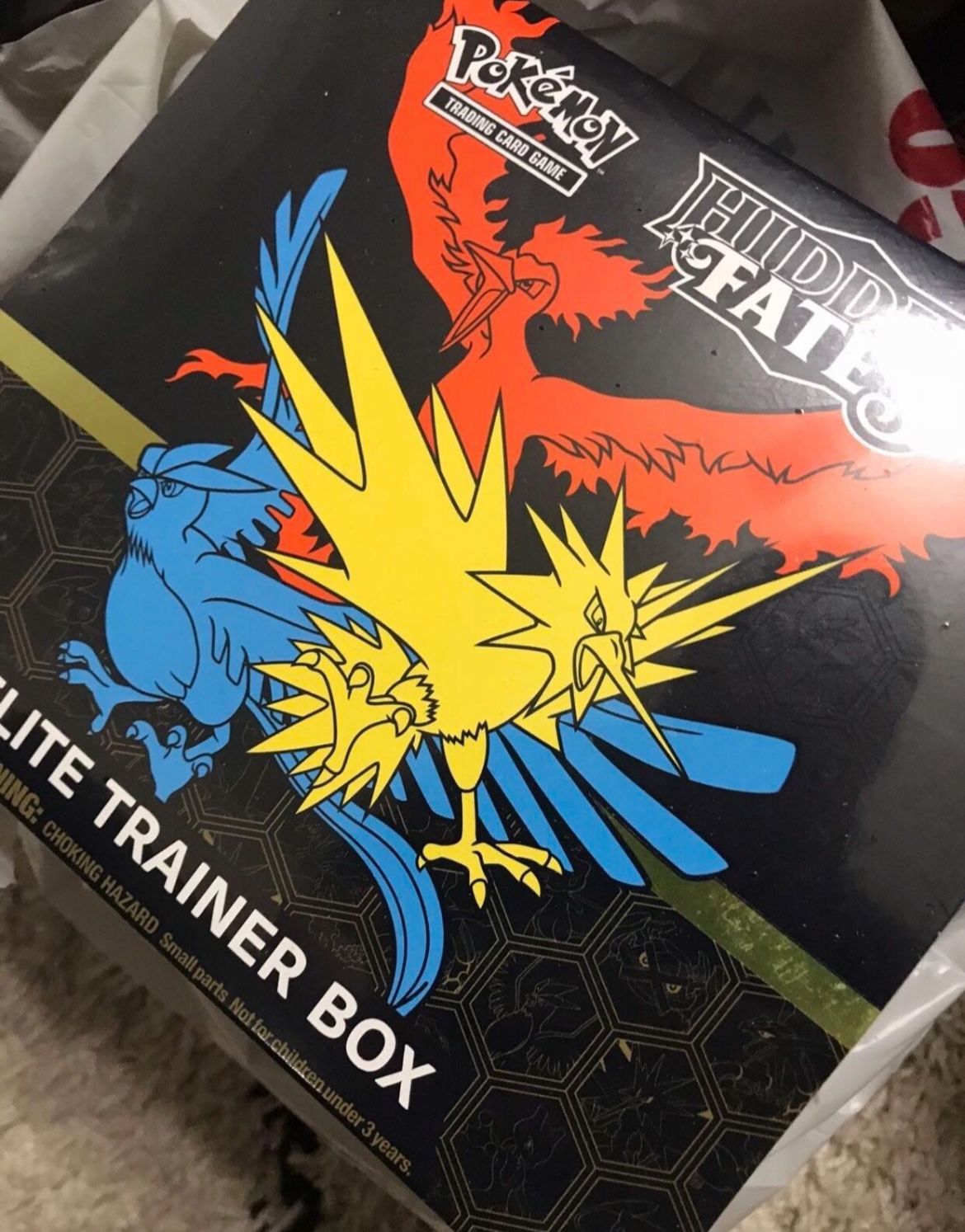 Pokemon Cards - Hidden Fates - Elite Trainer Box - Pokémon - ETB