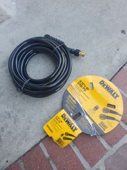 DEWALT
5/16 in. x 40 ft Replacement/Extension Hose for Cold Water 3700 PSI Pressure Washers, Includes M22 Adapter