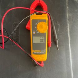 FLUKE 323 Clamp Meter