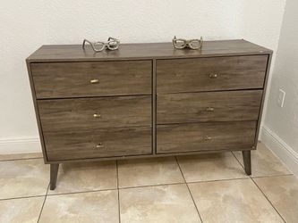 Dresser chair and seat