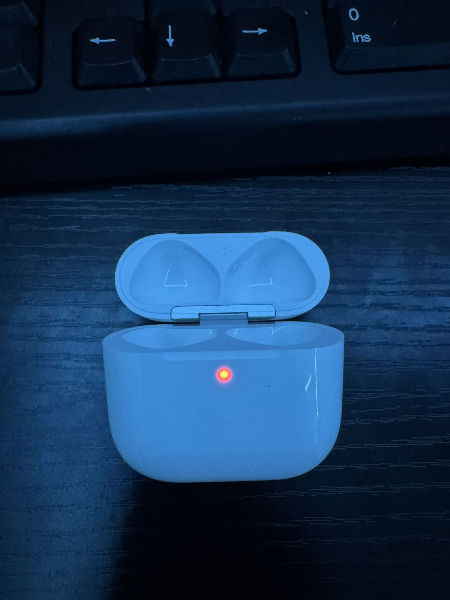 AirPods 4 (2025) *CHARGING CASE*