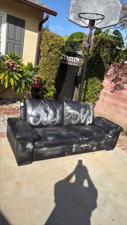 New art piece couch “metallic”