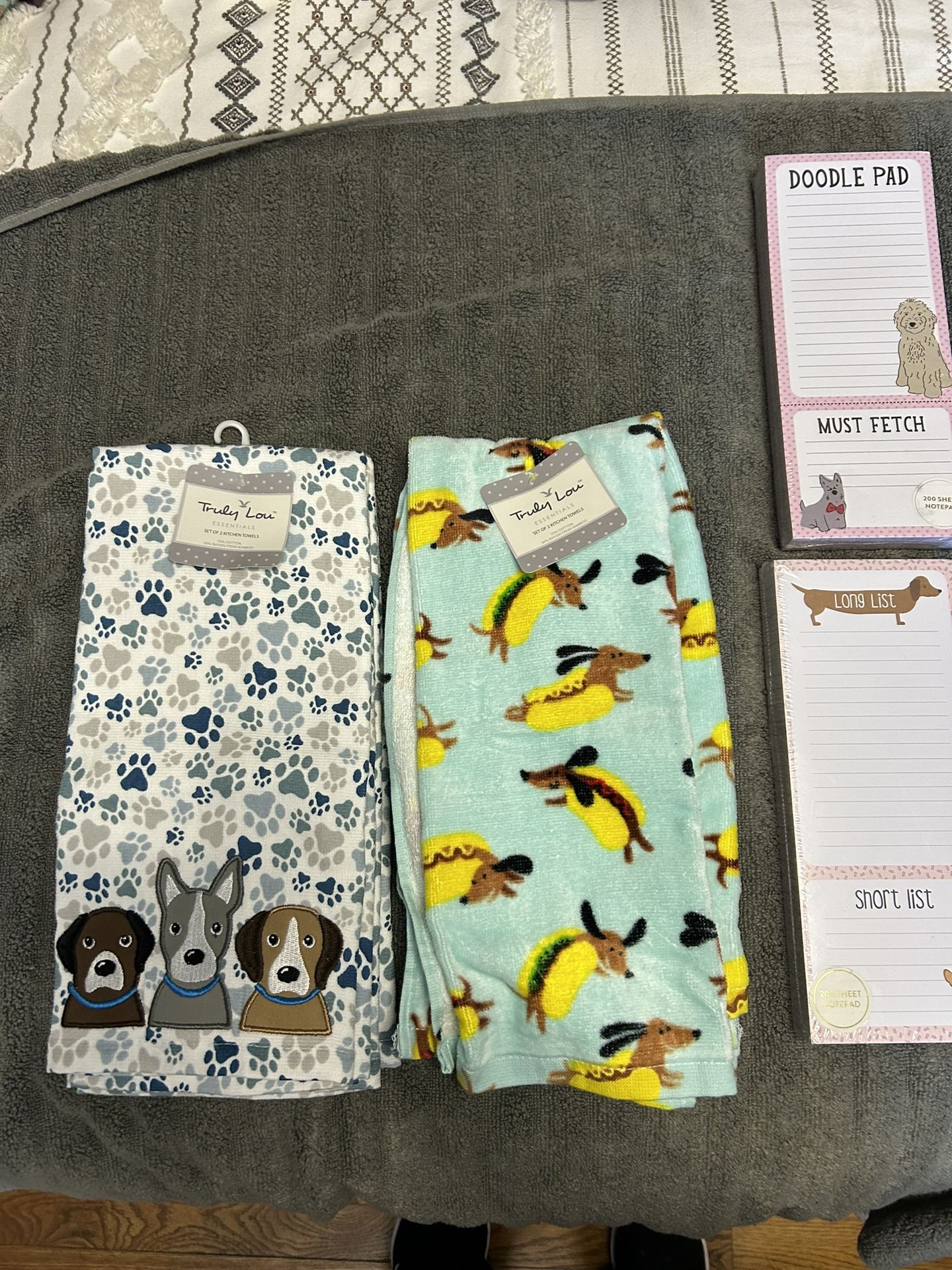 Dog Design Kitchen Towels & Notepads