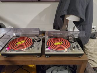 2 technique SL-1200MK2 Direct Drive Turntables and Records
