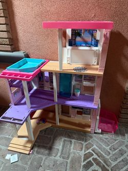 Barbie dreamhouse