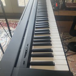 Yamaha piano (P-71B)