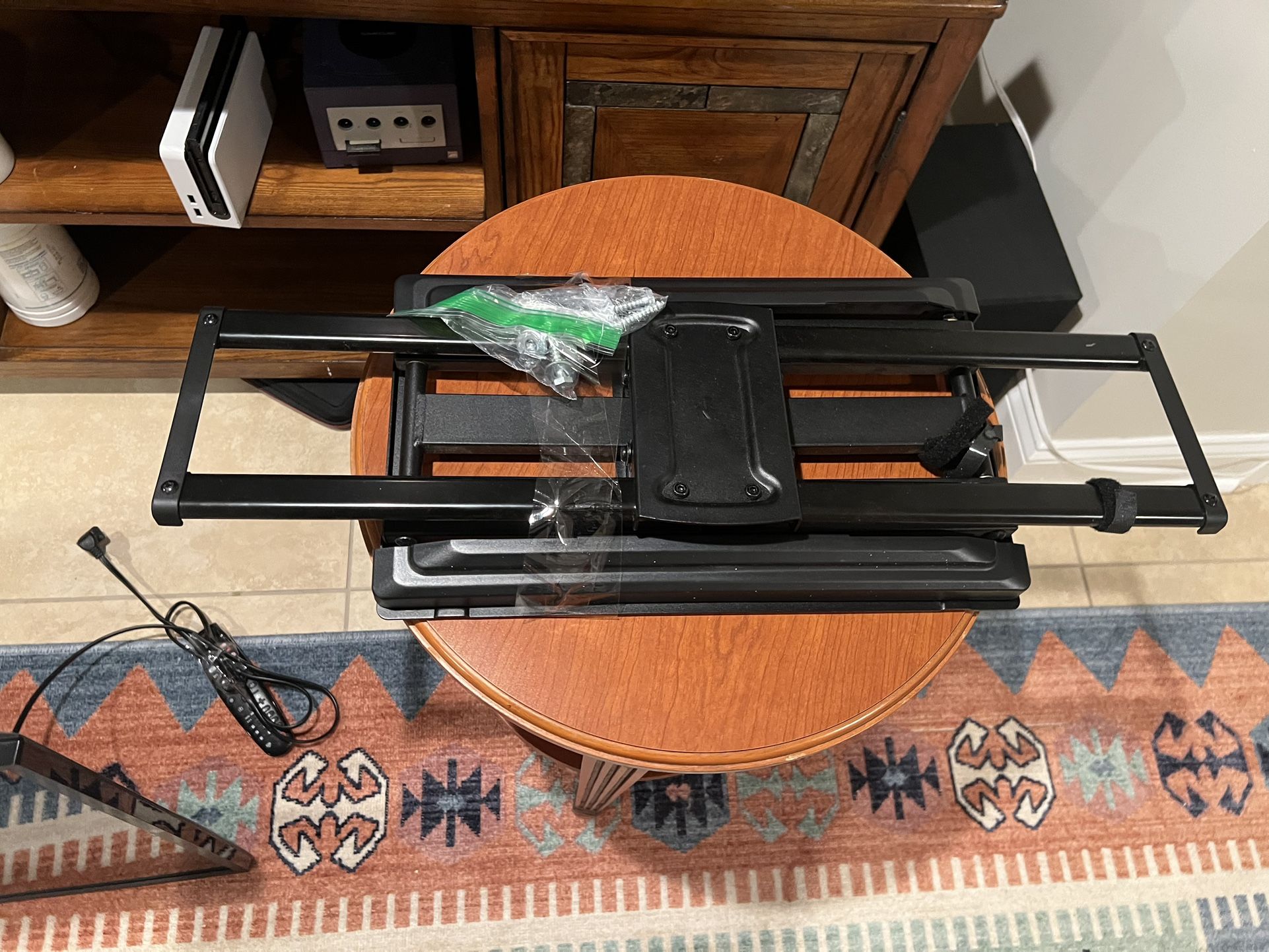 40 Inch LG TV and Wall Mount