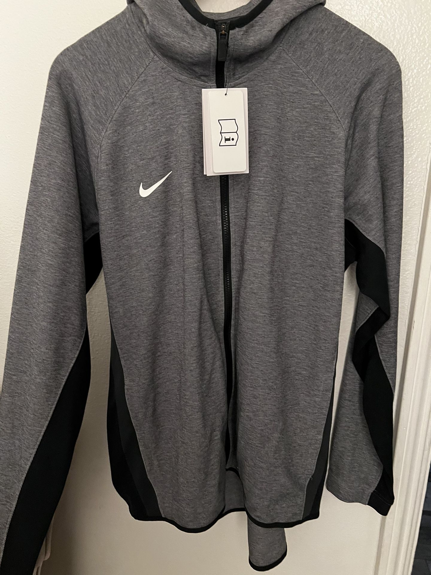 Mens Nike Showtime Hoodie (dri fit) Size Large gray NEW with tags