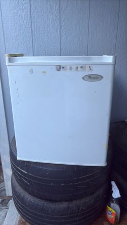 Mini fridge mini air fryer