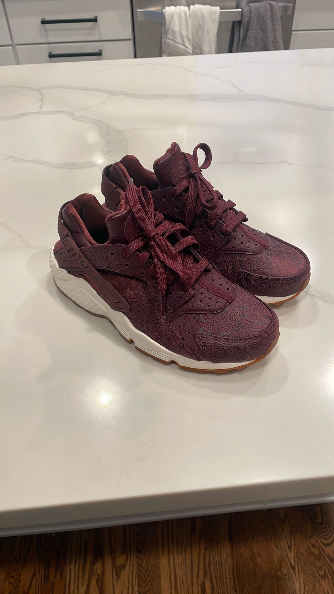 Women’s Size 7 Nike Air Huarache