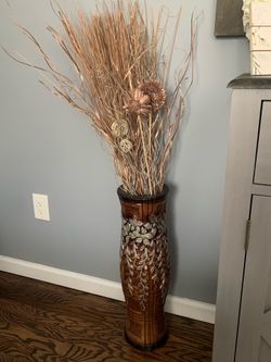Vase with decorative filling