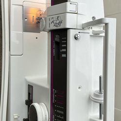 Singer Sewing Machine With Case 