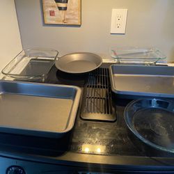 Kitchen Bakeware/cups & glasses