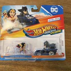 Hot Wheels RacerVerse: DC Superhero Batman & Wonder Woman