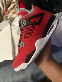 Jordan 4 Toro