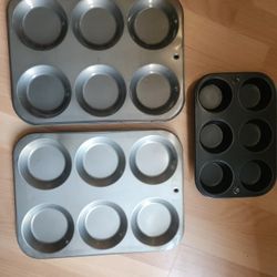 3 Muffin Pans (2 Muffin Tops)
