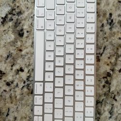 Apple Magic Keyboard with Touch ID: Wireless, Bluetooth, Rechargeable. Works with Mac Computers with Apple Silicon; US English - White Keys
