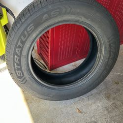 Mastercraft Stratus AS R33  Car Tire - Like New 🚗
