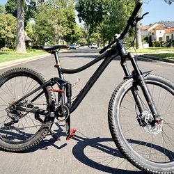 Yes available !! 2021 giant stance 27.5 small 1x12