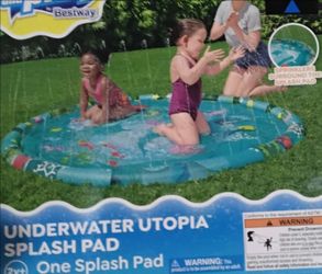 Splash and play "underwater utopia" splash pad