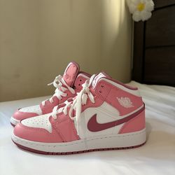 Pink Jordan 1 mid 5.5