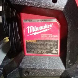 Milwaukee M12  Portable Inflator