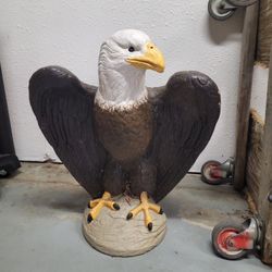 AMERICAN BALD EAGLE STATUE