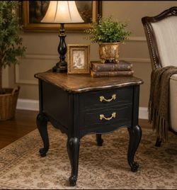 Vintage French Country End Table / Accent Table – Refinished