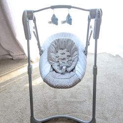 Graco Slim Spaces Compact Baby Swing