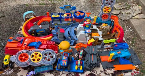 Huge Lot of Hot Wheels Track and Launchers!