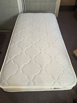 Twin mattress/bed Set With Bedding