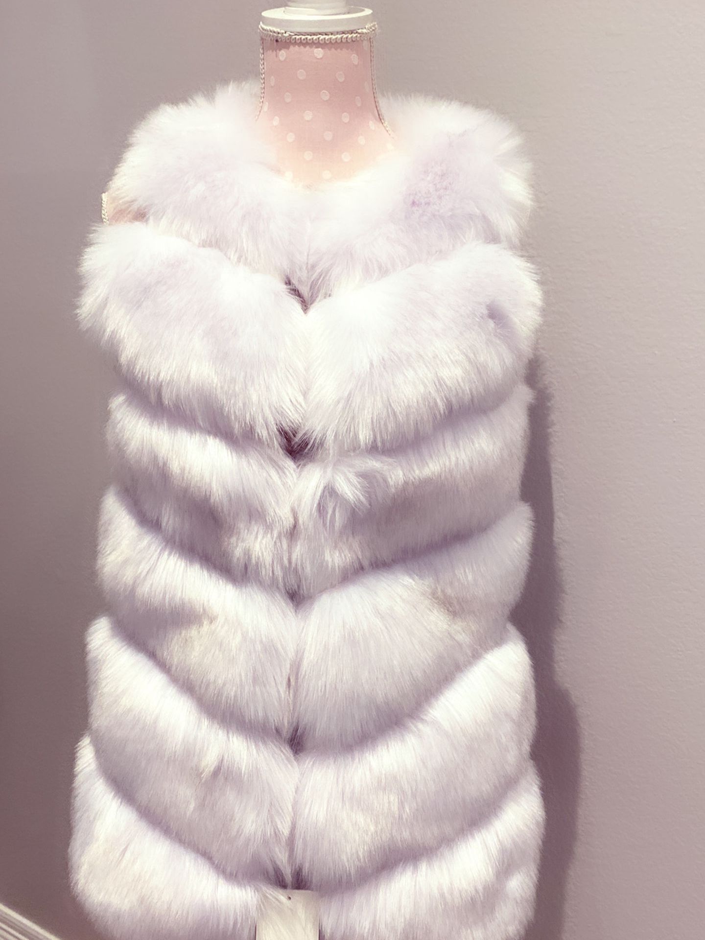 High Quality Faux Fur White Vest Coat Brand New Size Medium Fashion Stylish Luxury