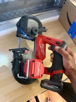 M12 fuel Milwaukee band saw like new