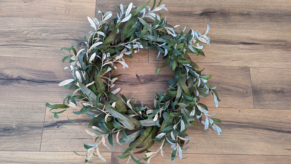 12 Matching Wreaths (Wedding Decor/ Centerpieces)