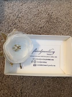 Small White Fascinator, Wedding Hair Clip, Hairpiece, from Floral Jewellery.com Hand made brand new