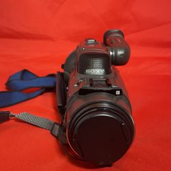 Sony CCD-FX311 Handycam Video 8 Camera PARTS OR REPAIR ONLY. It Does Power On