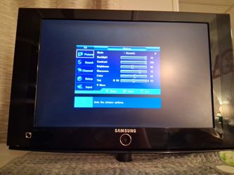 Free Samsung 22 inch TV with wall mount no base Please read description
