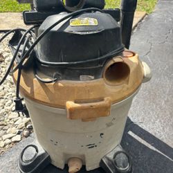 12 Gallon 5 HP Wetvac With Attachments 