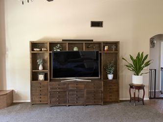 Entertainment center