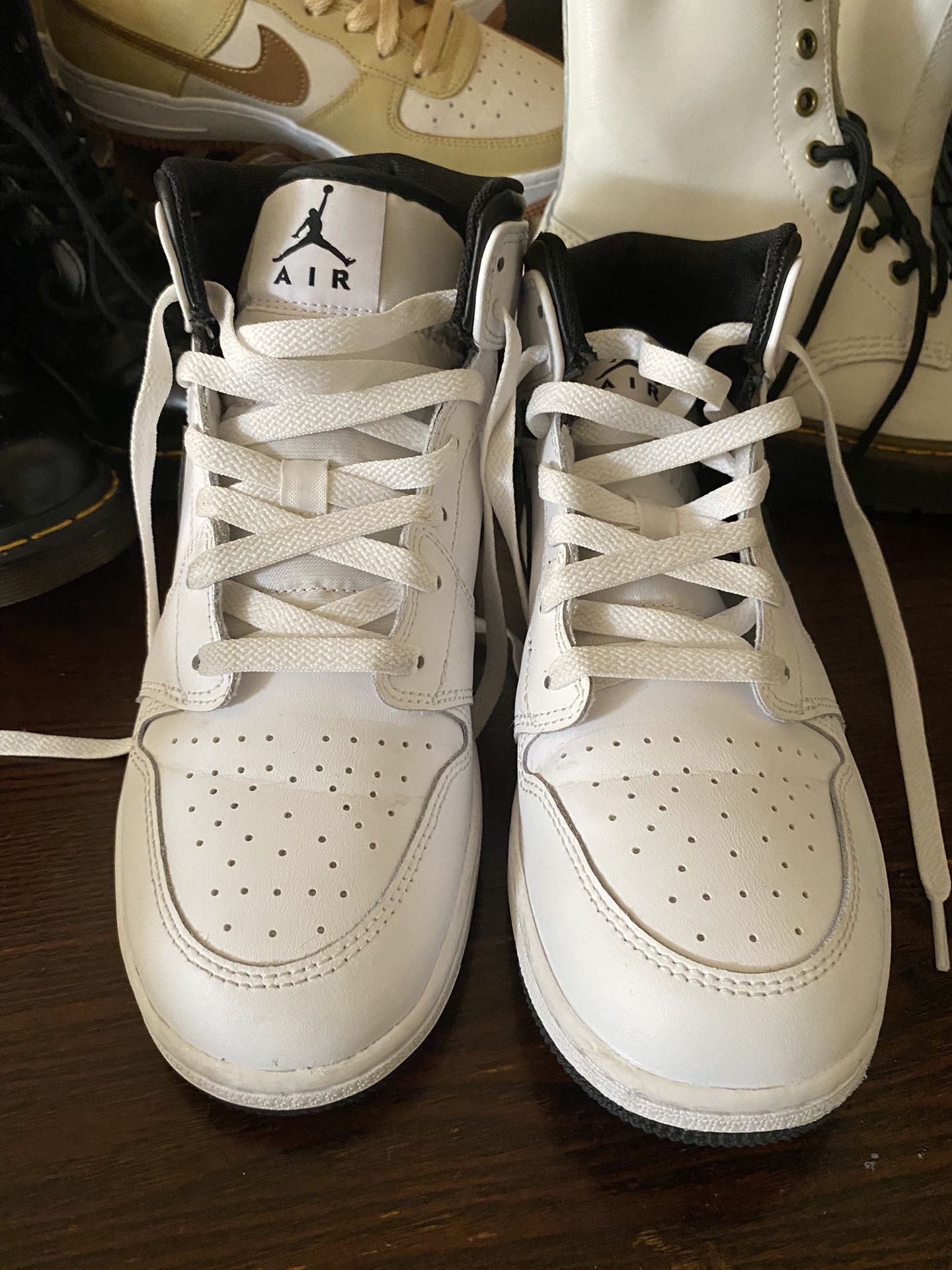 Nike air jordan 1 mid white black