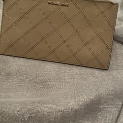 Michael Kors Clutch 