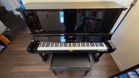 Yamaha YUA Professional Upright Piano – Polished Ebony + Matching Bench